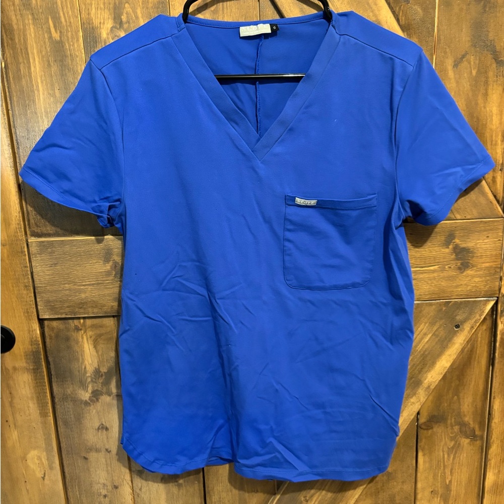 Scope scrubs top